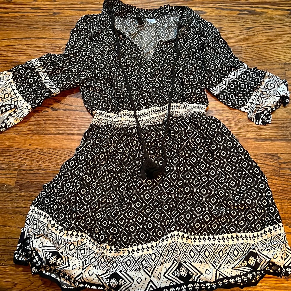 H & M - black & white tribal print dress/cover up / Size 8